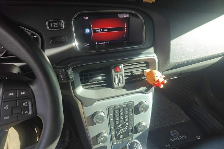 Used Volvo V40 2018 T3 Zhiya Edition Audio And AC Panel