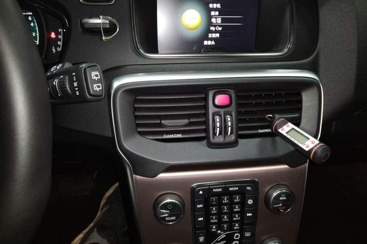 Used Volvo V40 2018 Cross Country T3 Zhiya Edition Audio And AC Panel