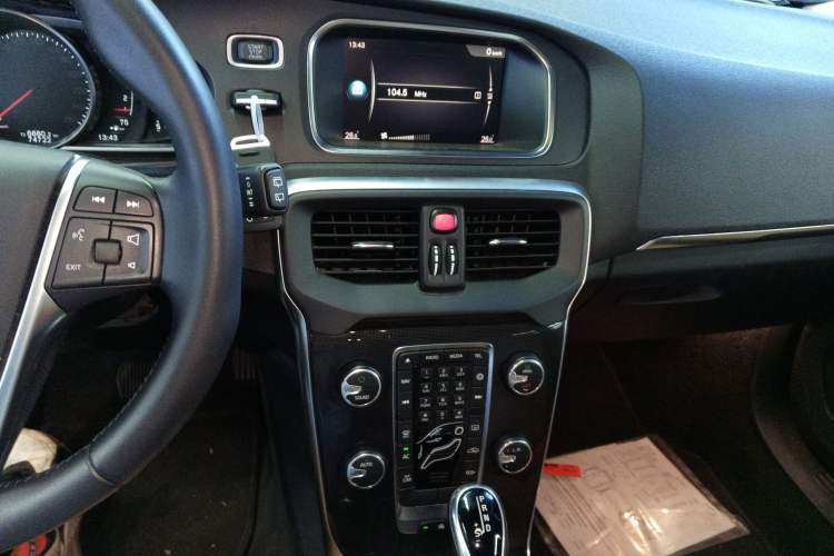 Used Volvo V40 2018 T3 Zhiyi Edition Audio And AC Panel