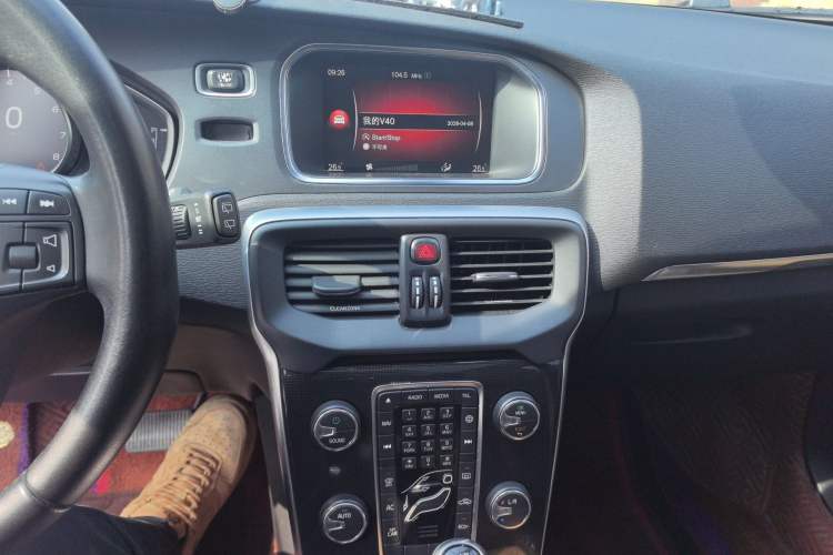 Used Volvo V40 2018 T3 Zhiyi Edition Audio And AC Panel