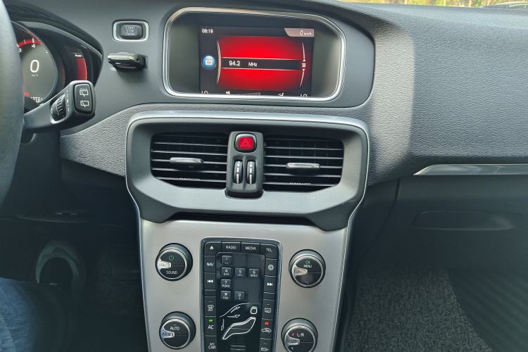 Used Volvo V40 2018 T3 Zhiya Edition Audio And AC Panel