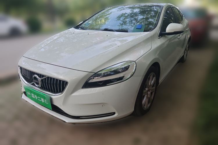 Used Volvo V40 2018 T3 Zhiya Edition Guazi used car, China used car export, Used car for sale, Used cars, Cheapest cars for sale