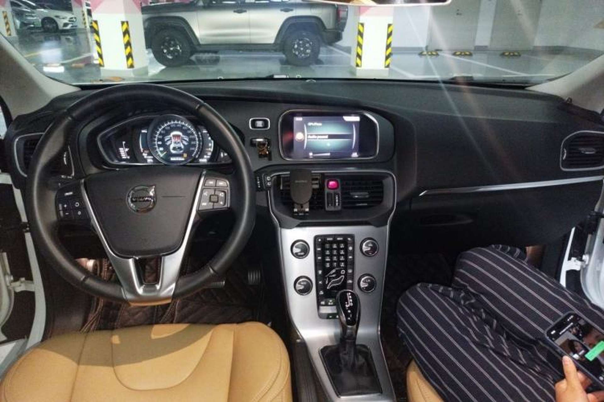 Used Volvo V40 2018 T3 Zhiya Edition Center Console