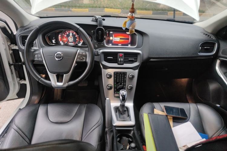 Used Volvo V40 2018 T3 Zhiya Edition Center Console