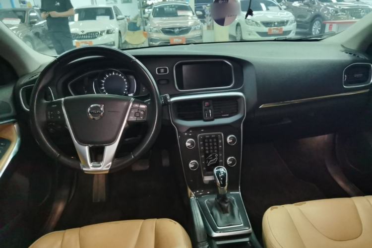 Used Volvo V40 2018 T3 Zhiyi Edition Center Console