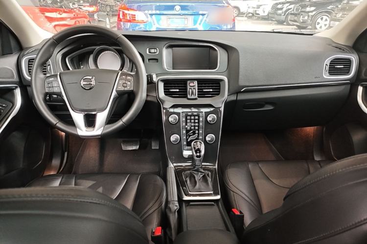 Used Volvo V40 2018 T3 Zhiyi Edition Center Console