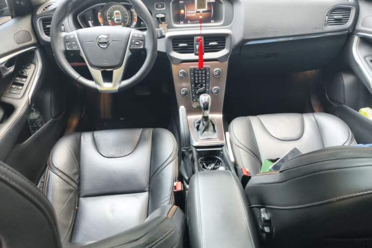 Used Volvo V40 2018 Cross Country T3 Zhiya Edition Center Console