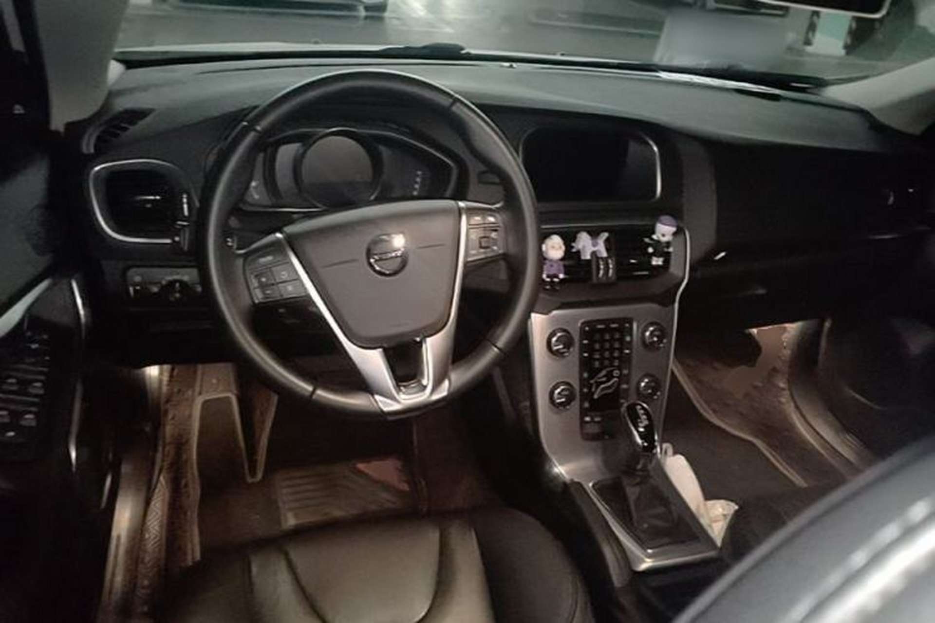 Used Volvo V40 2018 T3 Zhiya Edition Center Console