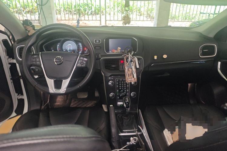 Used Volvo V40 2018 T3 Zhiyi Edition Center Console