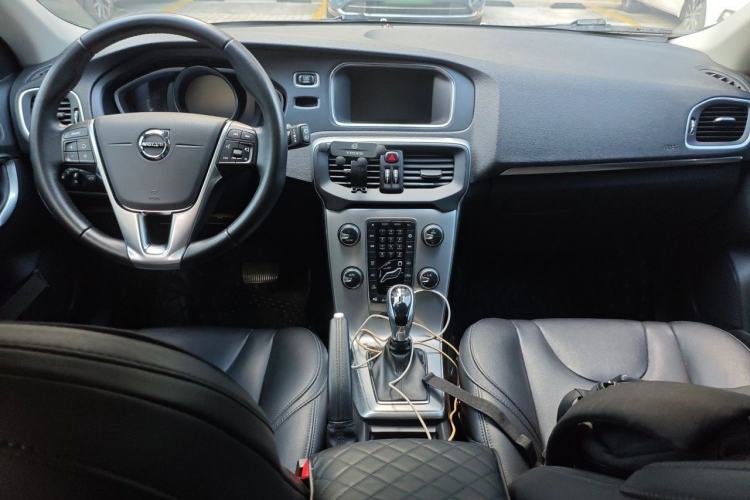 Used Volvo V40 2018 T3 Zhiya Edition Center Console