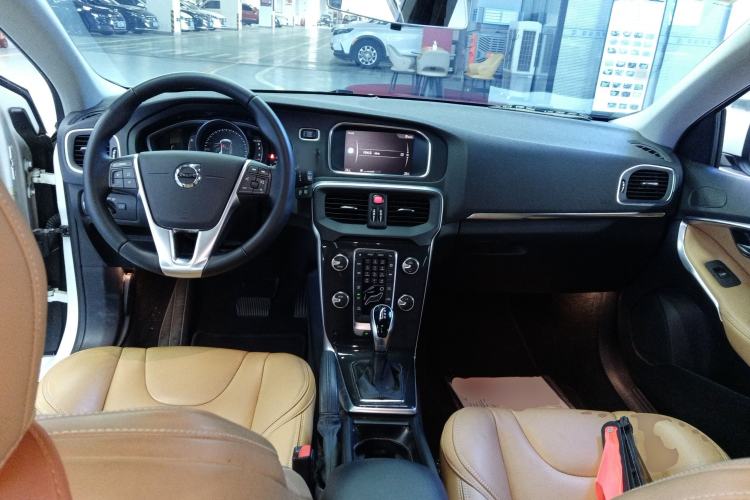 Used Volvo V40 2018 T3 Zhiyi Edition Center Console