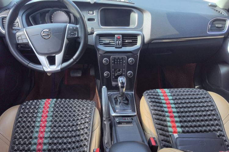 Used Volvo V40 2018 T3 Zhiyi Edition Center Console