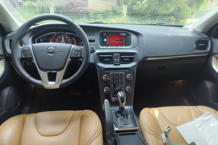 Used Volvo V40 2018 T3 Zhiyi Edition Center Console