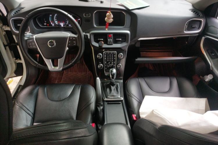 Used Volvo V40 2018 T3 Zhiyi Edition Center Console