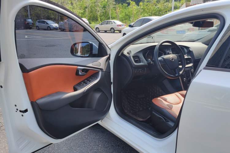 Used Volvo V40 2018 T3 Smart Edition Driver Seat