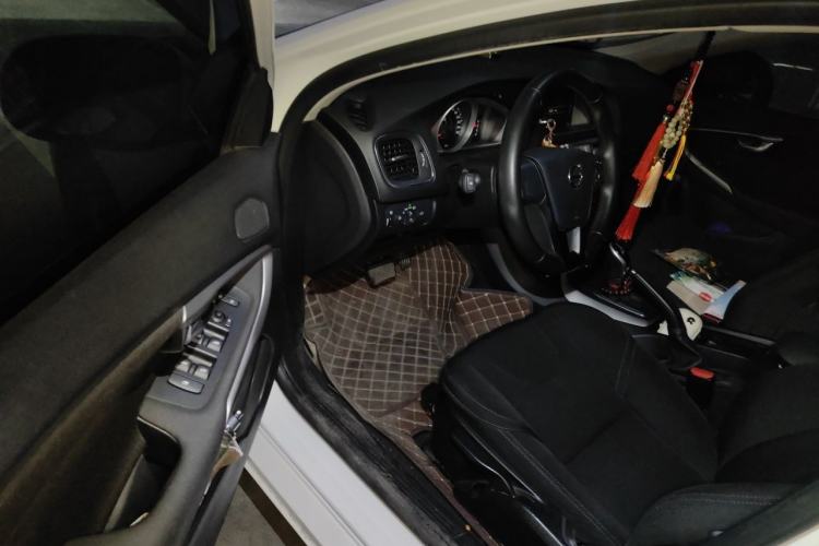 Used Volvo V40 2018 T3 Smart Edition Driver Seat