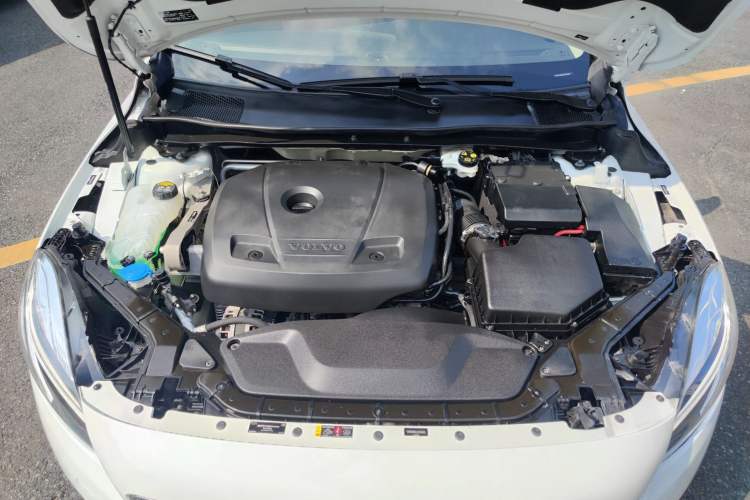 Used Volvo V40 2018 T3 Smart Edition Engine Bay