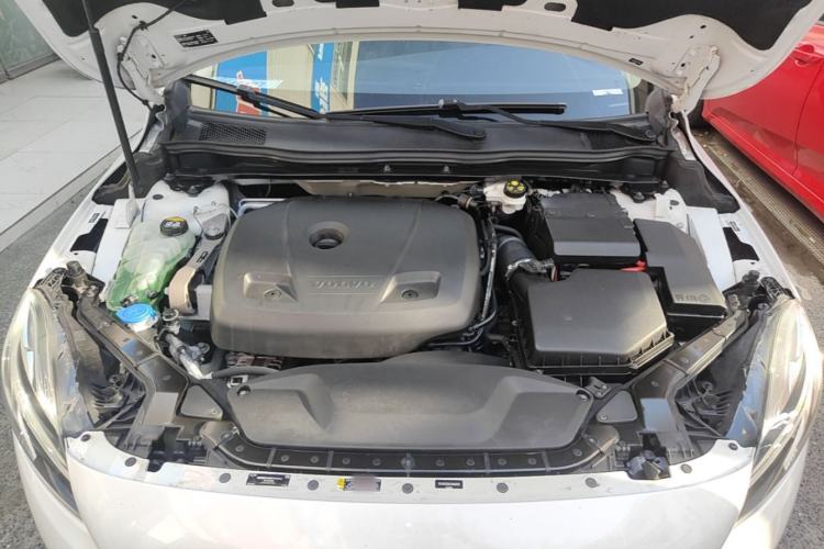 Used Volvo V40 2018 T3 Zhiyi Edition Engine Bay