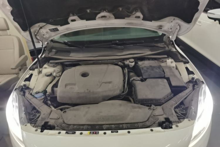 Used Volvo V40 2018 T3 Zhiyi Edition Engine Bay