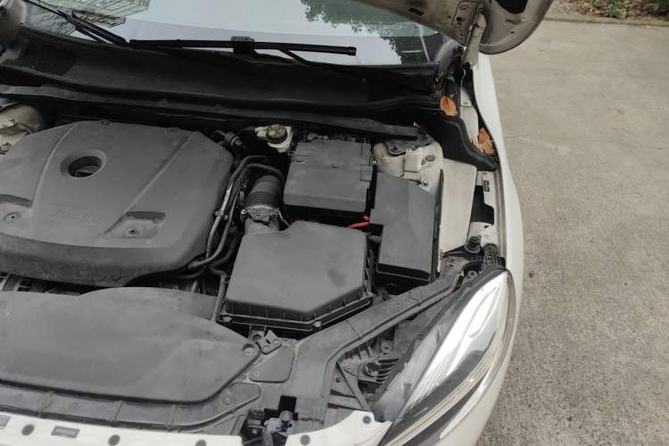 Used Volvo V40 2018 T3 Zhiya Edition Engine Bay Left
