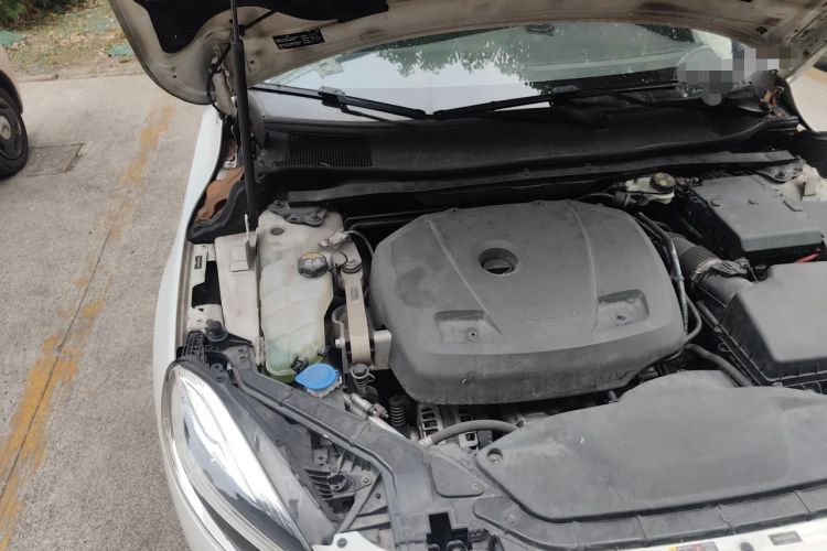 Used Volvo V40 2018 T3 Zhiya Edition Engine Bay Right