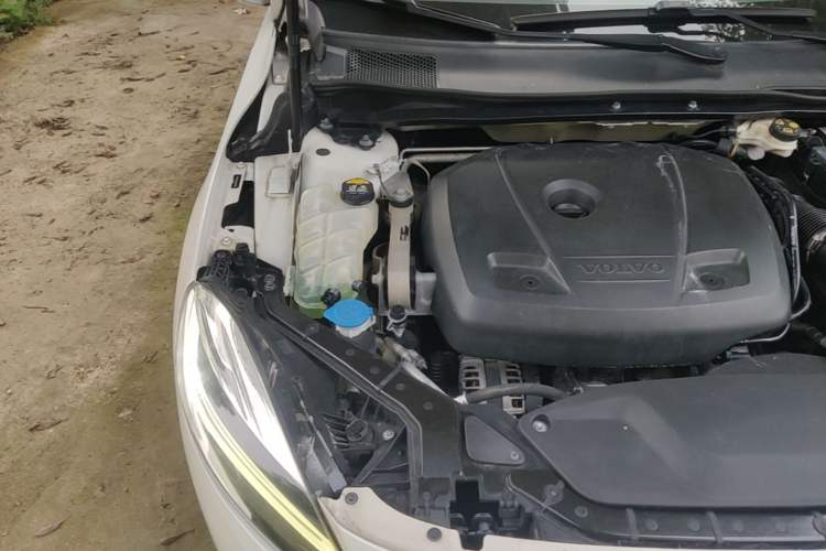 Used Volvo V40 2018 T3 Zhiya Edition Engine Bay Right