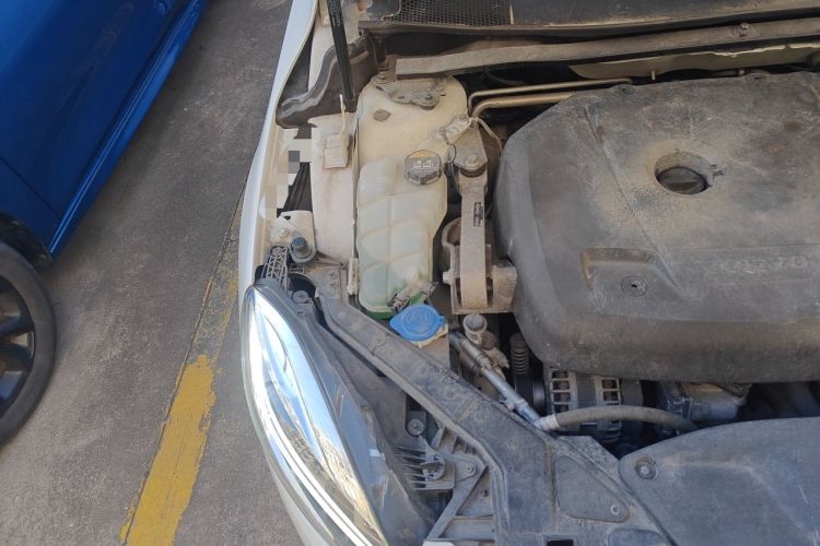 Used Volvo V40 2018 T3 Zhiya Edition Engine Bay Right