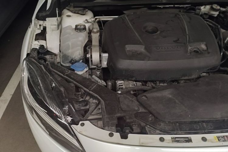 Used Volvo V40 2018 T3 Zhiya Edition Engine Bay Right