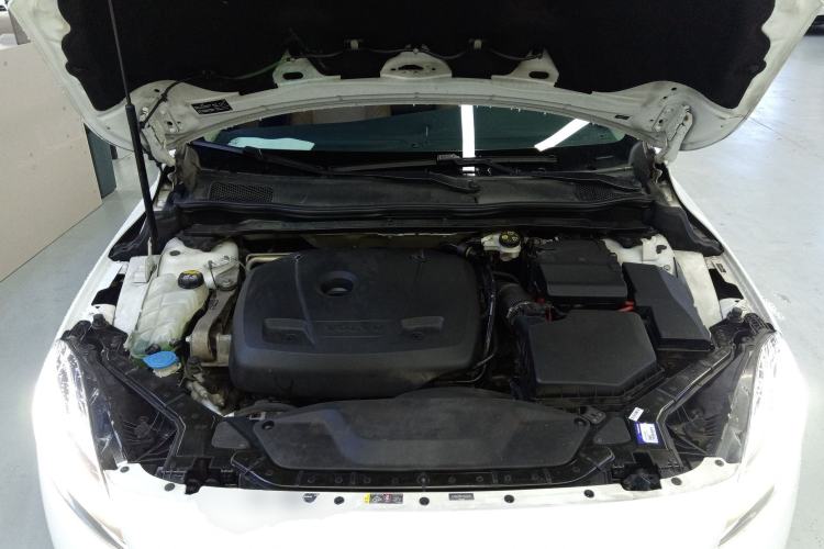 Used Volvo V40 2018 T3 Zhiyi Edition Engine Bay