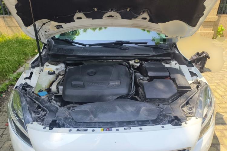 Used Volvo V40 2018 T3 Zhiyi Edition Engine Bay
