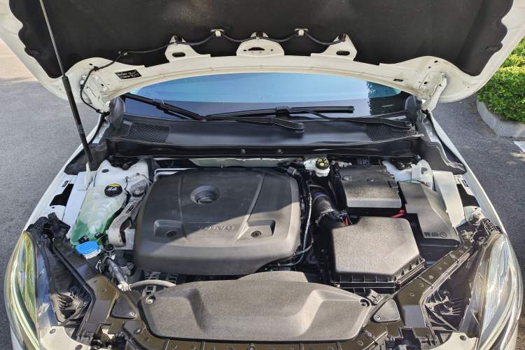 Used Volvo V40 2018 T3 Zhiya Edition Engine Bay