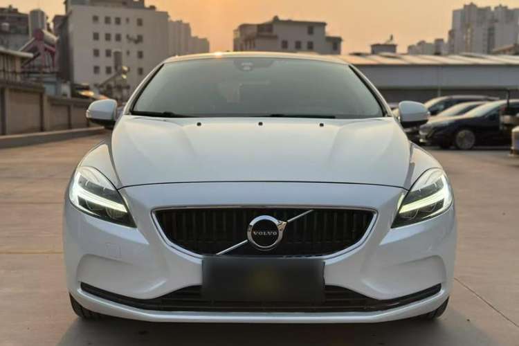 Used Volvo V40 2018 T3 Smart Edition Exterior 1