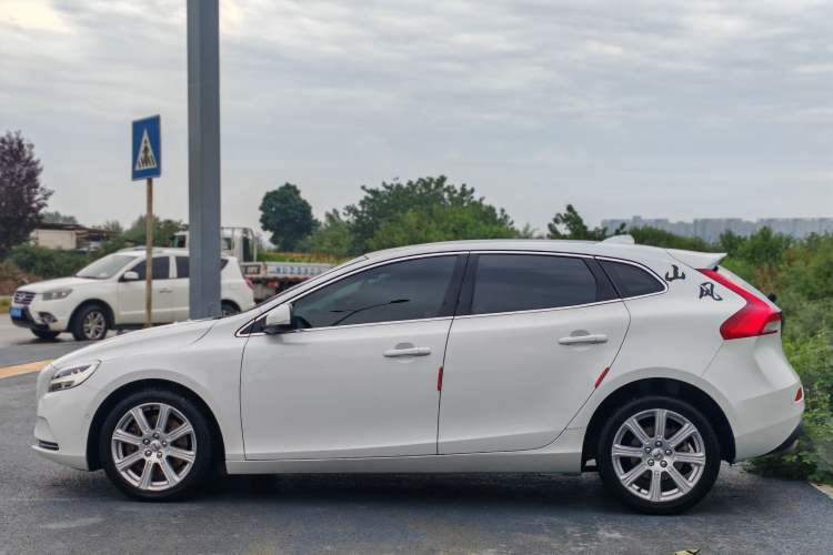 Used Volvo V40 2018 T3 Zhiya Edition Exterior 3