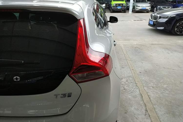 Used Volvo V40 2018 T3 Zhiya Edition Exterior 3