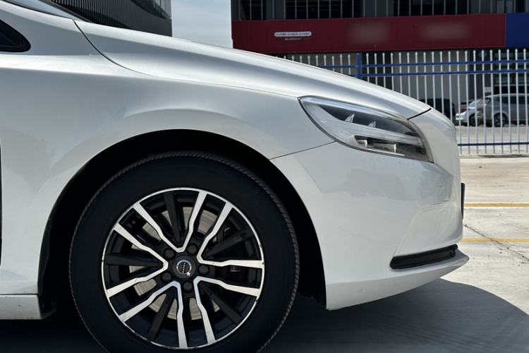 Used Volvo V40 2018 T3 Zhiyi Edition Exterior 4