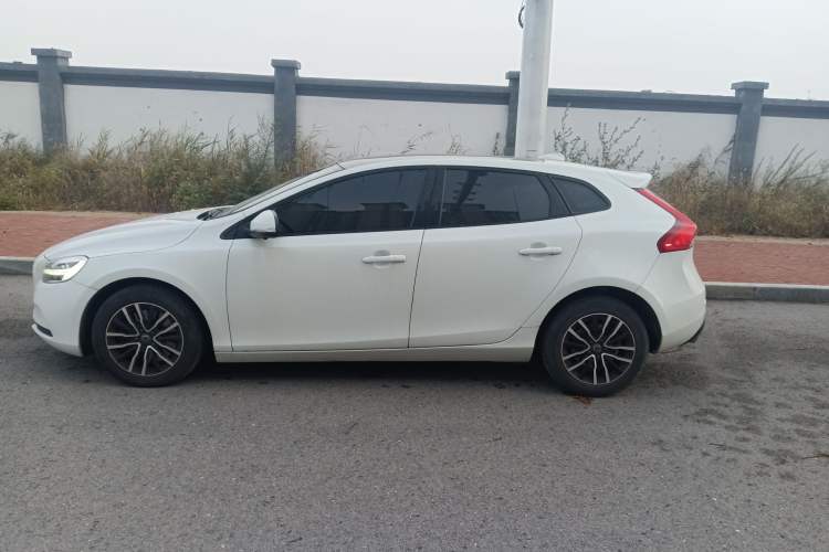 Used Volvo V40 2018 T3 Zhiyi Edition Exterior 4