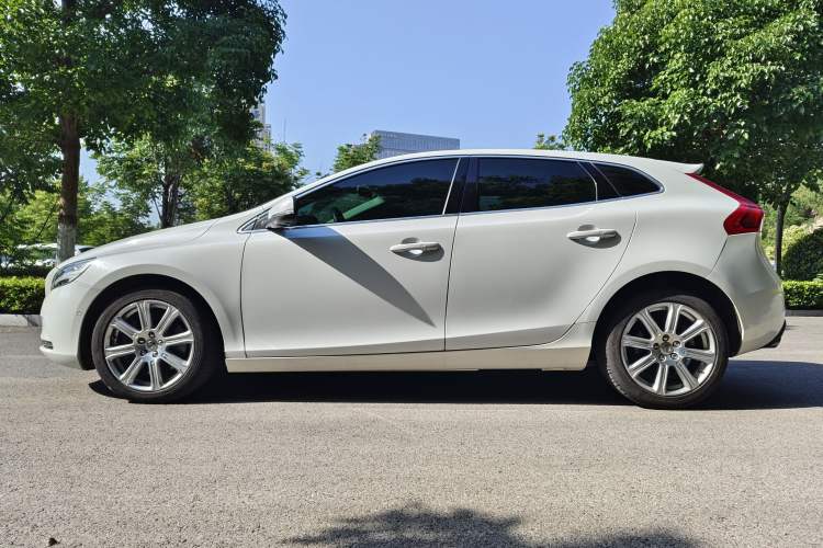 Used Volvo V40 2018 T3 Zhiya Edition Exterior 4