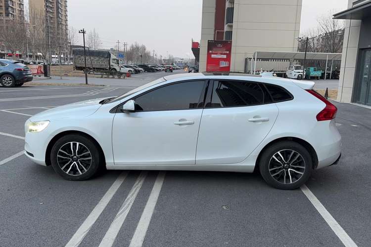 Used Volvo V40 2018 T3 Zhiyi Edition Exterior 5