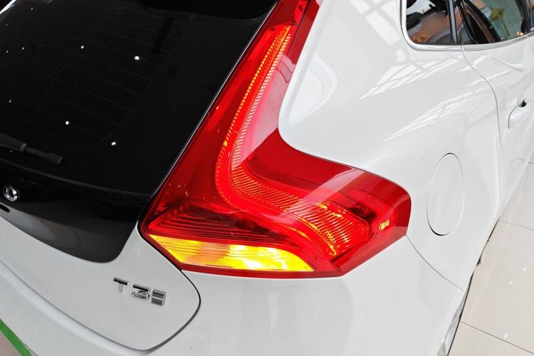 Used Volvo V40 2018 T3 Zhiya Edition Exterior 6