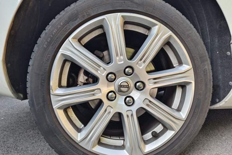 Used Volvo V40 2018 T3 Zhiya Edition Exterior 8