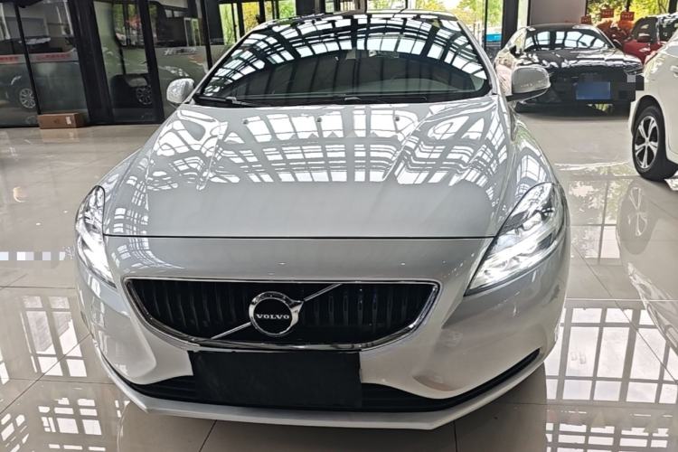 Used Volvo V40 2018 T3 Zhiyi Edition Front