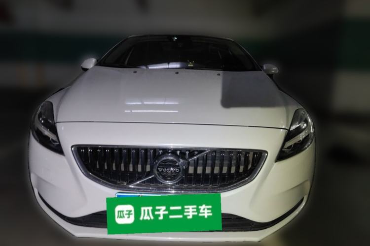 Used Volvo V40 2018 T3 Smart Edition Front