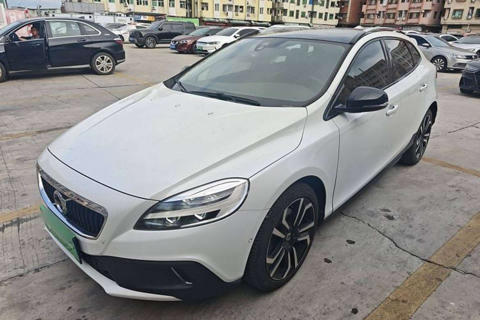 Used Volvo V40 2018 Cross Country T3 Zhiya Edition Front Left 45 Deg