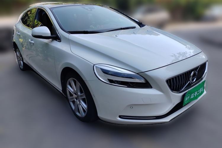 Used Volvo V40 2018 T3 Zhiya Edition Front Right 45 Deg