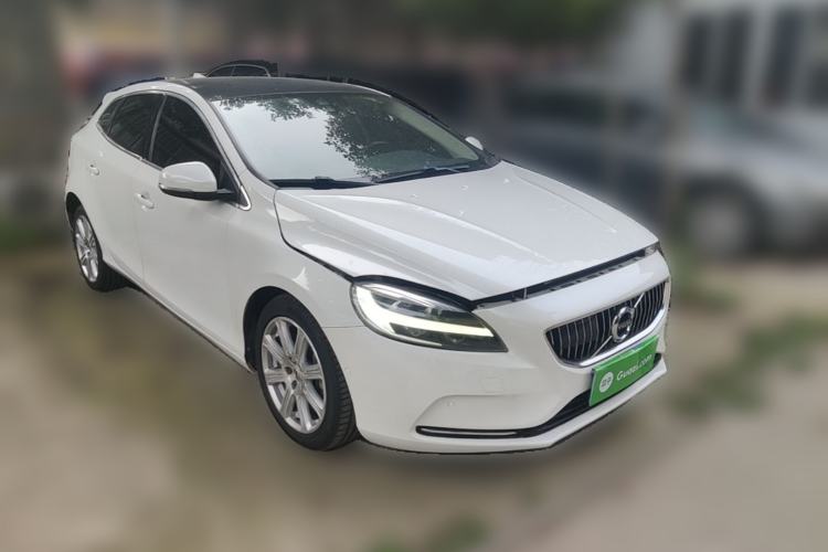 Used Volvo V40 2018 T3 Zhiya Edition Front Right 45 Deg