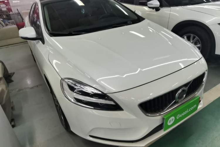 Used Volvo V40 2018 T3 Zhiyi Edition Front Right 45 Deg
