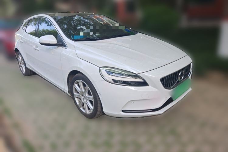 Used Volvo V40 2018 T3 Zhiya Edition Front Right 45 Deg