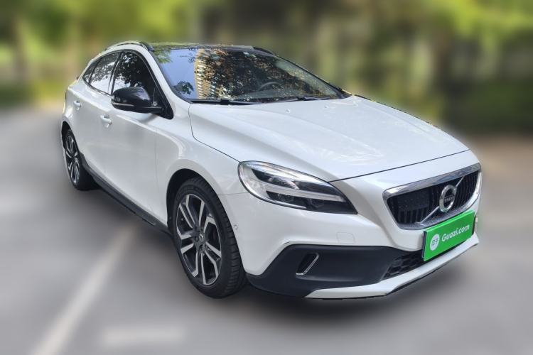 Used Volvo V40 2018 Cross Country T3 Zhiya Edition Front Right 45 Deg
