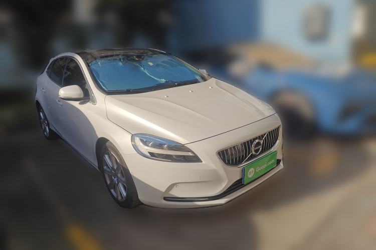 Used Volvo V40 2018 T3 Zhiya Edition Front Right 45 Deg