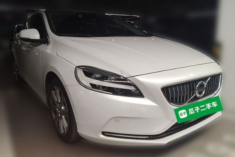 Used Volvo V40 2018 T3 Zhiya Edition Front Right 45 Deg